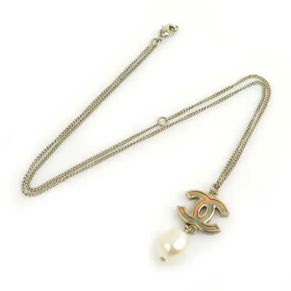 CHANEL Gold Pearl Necklace